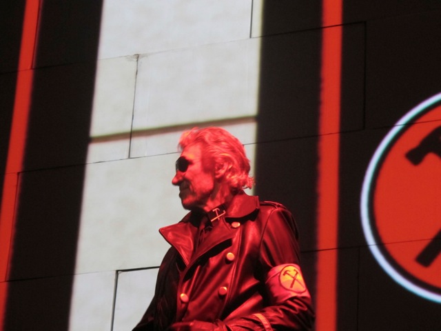 50 Roger Waters The Wall Sydney 2012-02-14.jpg